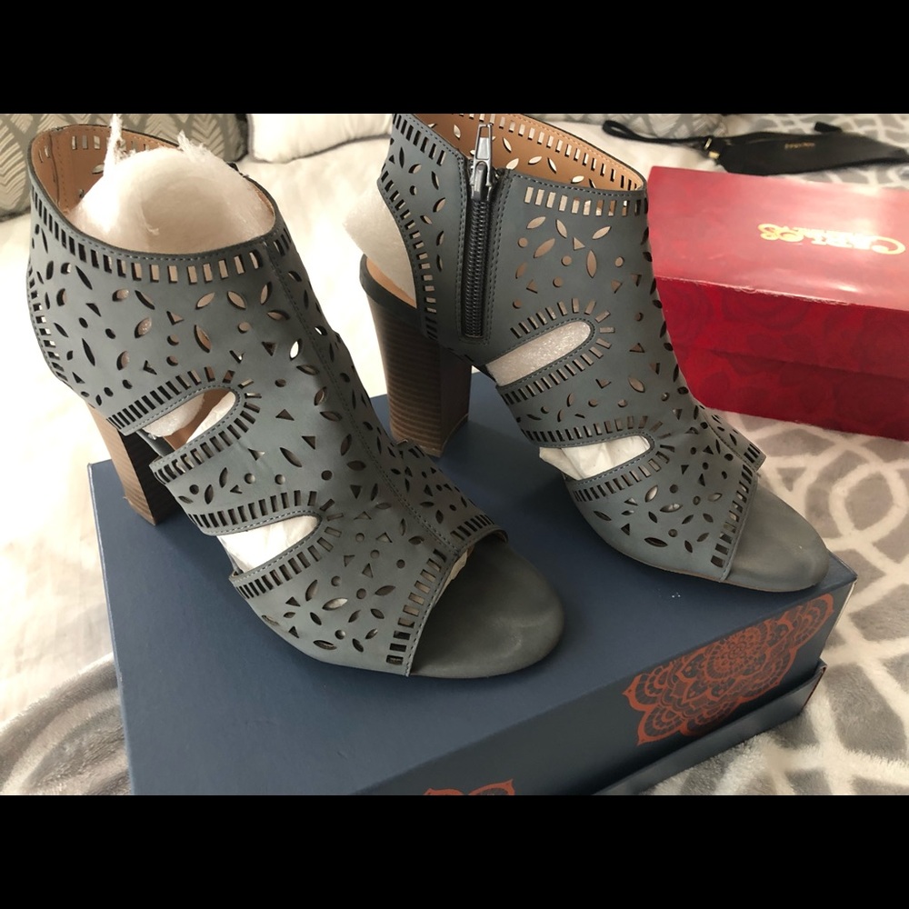 XOXO GRAY HEELS